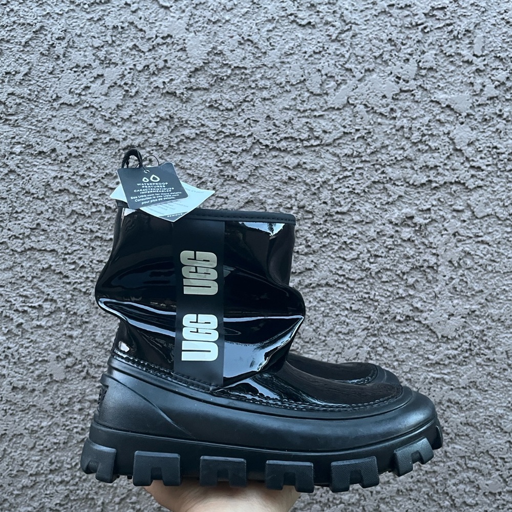UGG NWT Girls Brellah Mini Boots
